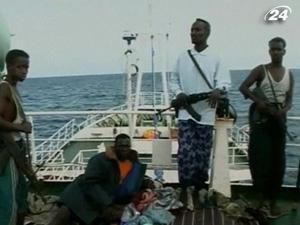 Пірати знову захопили судно з українцями Пірати знову захопили судно з українцями