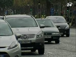 Франція: 25% заправок залишаються без пального через страйк Франція: 25% заправок залишаються без пального через страйк