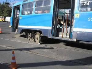 В Одесі трамвай зійшов з рейок і протаранив маршрутку