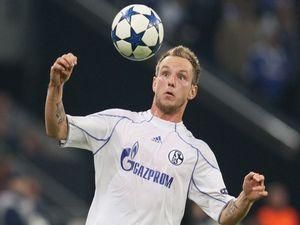 Ракітіч залишиться у "Шальке" Ракітіч залишиться у "Шальке"