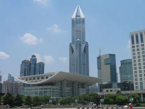 У Китаї вижив хлопчик після падіння з 20 поверху У Китаї вижив хлопчик після падіння з 20 поверху