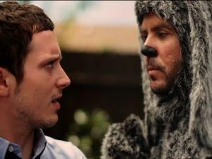 Елайджа Вуд зніметься у комедійному серіалі з людиною в собачому костюмі Елайджа Вуд зніметься у комедійному серіалі з людиною в собачому костюмі