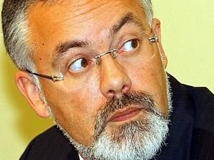 Табачник переніс початок занять у школах через вибори Табачник переніс початок занять у школах через вибори