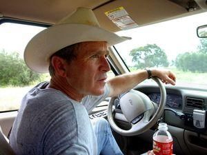 Чоловіка, який збирався вбити Буша на його ранчо, затримали спецслужби Чоловіка, який збирався вбити Буша на його ранчо, затримали спецслужби