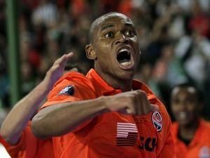 Луіс Адріано продовжив із "Шахтарем" контракт Луіс Адріано продовжив із "Шахтарем" контракт