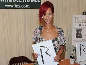 Ріана презентувала автобіографічний фотоальбом Ріана презентувала автобіографічний фотоальбом