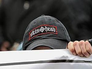 У Росії засудили 22-річного скінхеда до довічного ув'язнення У Росії засудили 22-річного скінхеда до довічного ув'язнення