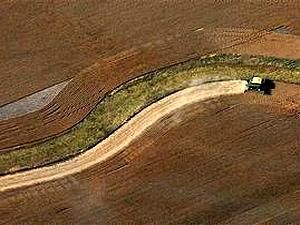 Тимошенко: скасування мораторію на землю — передчасне Тимошенко: скасування мораторію на землю — передчасне