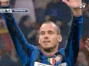 Снейдер підписав контракт з "Інтером" до 2015 року Снейдер підписав контракт з "Інтером" до 2015 року