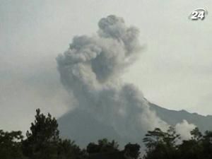 Індонезійський вулкан “Мерапі” знову прокинувся Індонезійський вулкан “Мерапі” знову прокинувся