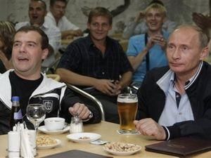 Медведєв зрівнявся з Путіним у рейтингу підтримки серед населення Медведєв зрівнявся з Путіним у рейтингу підтримки серед населення