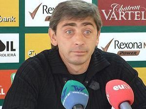 Олександр Севідов прогнозує у 15 турі перемоги "Шахтаря" та "Карпат" Олександр Севідов прогнозує у 15 турі перемоги "Шахтаря" та "Карпат"