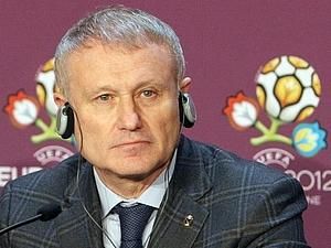 Джерело: Янукович викликав Суркіса на килим Джерело: Янукович викликав Суркіса на килим