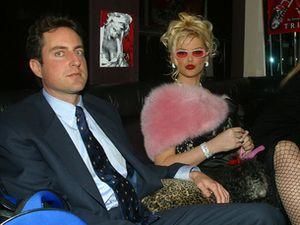 У США з'ясували винуватців смерті Анни Ніколь Сміт У США з'ясували винуватців смерті Анни Ніколь Сміт