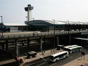 Нью-Йорк: винищувачі ВПС США супроводжують пасажирський літак з ОАЕ Нью-Йорк: винищувачі ВПС США супроводжують пасажирський літак з ОАЕ