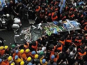 Провести в останню дорогу колишнього Президента Аргентини прийшли десятки тисяч людей Провести в останню дорогу колишнього Президента Аргентини прийшли десятки тисяч людей