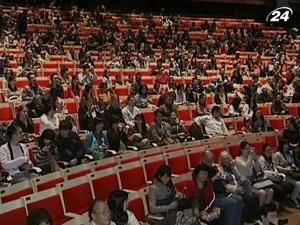 Раз на рік публіку безкоштовно пускають до Сіднейської опери