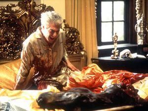 Одеса: Голові ТВК під двері поклали голову свині, голову теляти і 4 гвоздики Одеса: Голові ТВК під двері поклали голову свині, голову теляти і 4 гвоздики