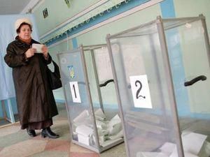 На Сумщині виборець порвав 10 бюлетенів На Сумщині виборець порвав 10 бюлетенів