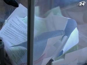 Численна кількість бюлетенів ускладнює процес виборів Численна кількість бюлетенів ускладнює процес виборів