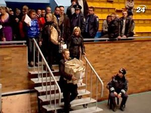 Чи не найзапекліше голоси виборців рахують у Харкові Чи не найзапекліше голоси виборців рахують у Харкові