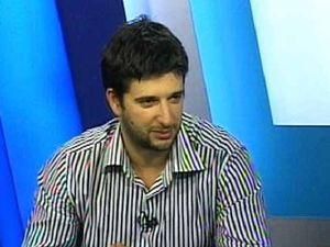 У Одесі кандидат у депутати силою заблокував приміщення виборчої дільниці У Одесі кандидат у депутати силою заблокував приміщення виборчої дільниці