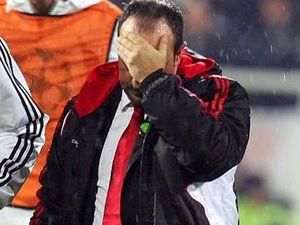 Бенітес звинуватив Ходжсона у поганій грі "Ліверпуля" Бенітес звинуватив Ходжсона у поганій грі "Ліверпуля"