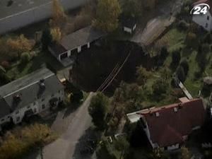 Німеччина: у центрі містечка за ніч утворився велетенський кратер Німеччина: у центрі містечка за ніч утворився велетенський кратер