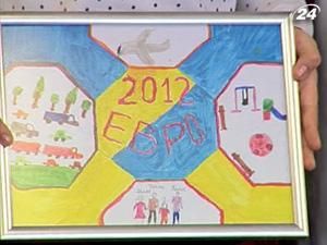 Почесну сотню "Друзів УЄФА ЄВРО 2012" поповнили 20 маленьких художників Почесну сотню "Друзів УЄФА ЄВРО 2012" поповнили 20 маленьких художників