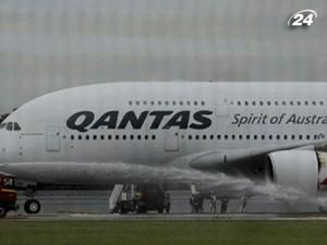 Пасажирський літак здійснив аварійну посадку в Сінгапурі Пасажирський літак здійснив аварійну посадку в Сінгапурі