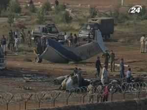 У передмісті Карачі впав літак: 23 людини загинули У передмісті Карачі впав літак: 23 людини загинули