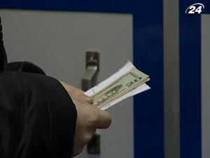 Українці у жовтні купили валюти на $1,9 млрд. більше, ніж продали Українці у жовтні купили валюти на $1,9 млрд. більше, ніж продали