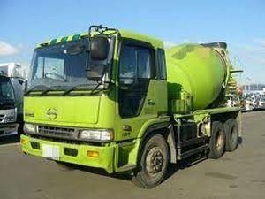 Бетономішалка впала на поїзд у Великобританії Бетономішалка впала на поїзд у Великобританії