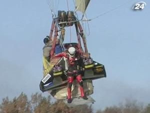 Ів Россі виконав у небі 2 петлі, використавши реактивний двигун