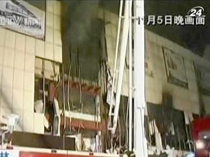 В Китаї внаслідок пожежі у торговому центрі загинули щонайменше 18 осіб В Китаї внаслідок пожежі у торговому центрі загинули щонайменше 18 осіб