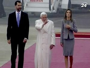 Папа Римський Бенедикт XVI прибув з дводенним візитом до Іспанії Папа Римський Бенедикт XVI прибув з дводенним візитом до Іспанії