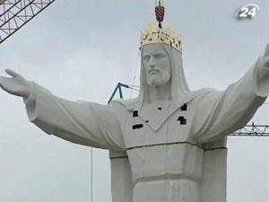 У Польщі встановили гігантську статую Ісуса Христа У Польщі встановили гігантську статую Ісуса Христа
