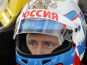 Путін сів за болід Формули-1 Путін сів за болід Формули-1