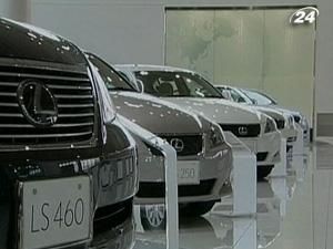 Зростання курсу єни завдасть автовиробникам збитків на $10 млрд. Зростання курсу єни завдасть автовиробникам збитків на $10 млрд.