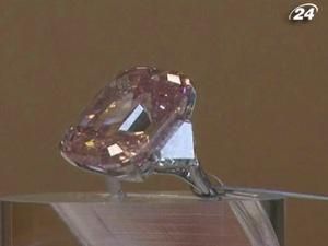 Аукціон Sotheby's продає один із найдорожчих діамантів у світі Аукціон Sotheby's продає один із найдорожчих діамантів у світі