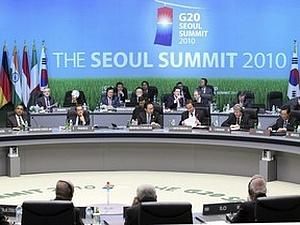 Учасники G20 сфотографувались на фоні трави Учасники G20 сфотографувались на фоні трави