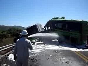 Колумбія: внаслідок лобового зіткнення бензовозу і туристичного мікроавтобусу загинули 9 осіб Колумбія: внаслідок лобового зіткнення бензовозу і туристичного мікроавтобусу загинули 9 осіб