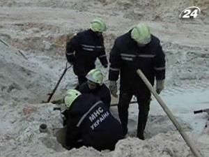 Бійці МНС відпрацювали дії у випадку обвалу піску Бійці МНС відпрацювали дії у випадку обвалу піску
