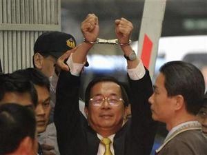 Екс-Президента Тайваню та його дружину засудили до 19 років тюрми Екс-Президента Тайваню та його дружину засудили до 19 років тюрми