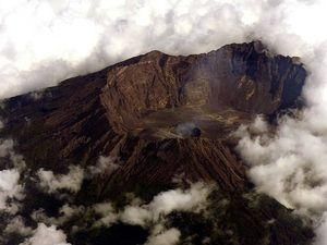 Кількість жертв виверження вулкана в Індонезії перевищила 200 людей Кількість жертв виверження вулкана в Індонезії перевищила 200 людей