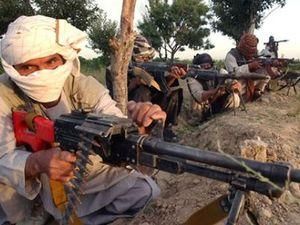 Афганські таліби атакували аеропорт та військову базу НАТО Афганські таліби атакували аеропорт та військову базу НАТО