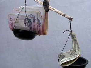 Експерт: в Україні штучно стримують гривню Експерт: в Україні штучно стримують гривню