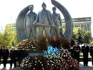 Студенту з Макіївки загрожує 6 місяців в'зниці за оголену фотосесію у соцмережі Студенту з Макіївки загрожує 6 місяців в'зниці за оголену фотосесію у соцмережі