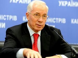 Азаров обіцяє збільшити виплати за народження дітей