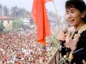 Лідер опозиції М'янми виступила за мирну революцію Лідер опозиції М'янми виступила за мирну революцію